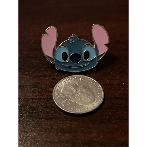 Disney Stitch Emoji Blitz Happy Booster Trading Pin - Picture 2 of 4